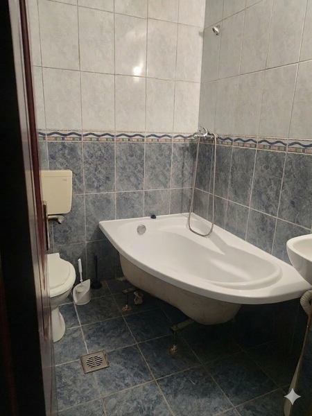 Berceni, proprietar garsoniera metrou D. Leonida cu loc parcare si centrala